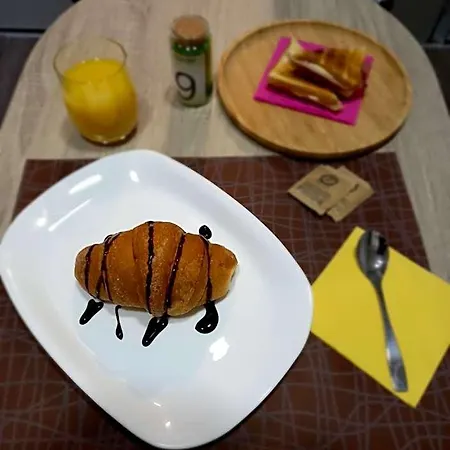 Km 198 - Letto E Colazione 4*